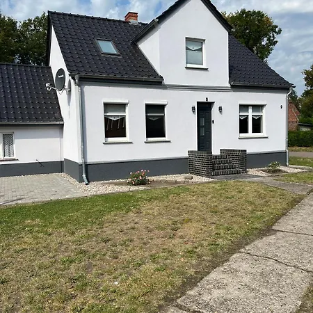 Landhaus-ferienwohnung Am Fluss アパート Plattenburg